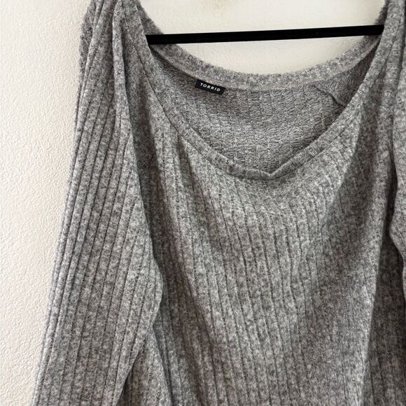 Off-Shoulder Super Soft Plush Wide Rib Sweatshirt size 2X - Picture 3 of 6